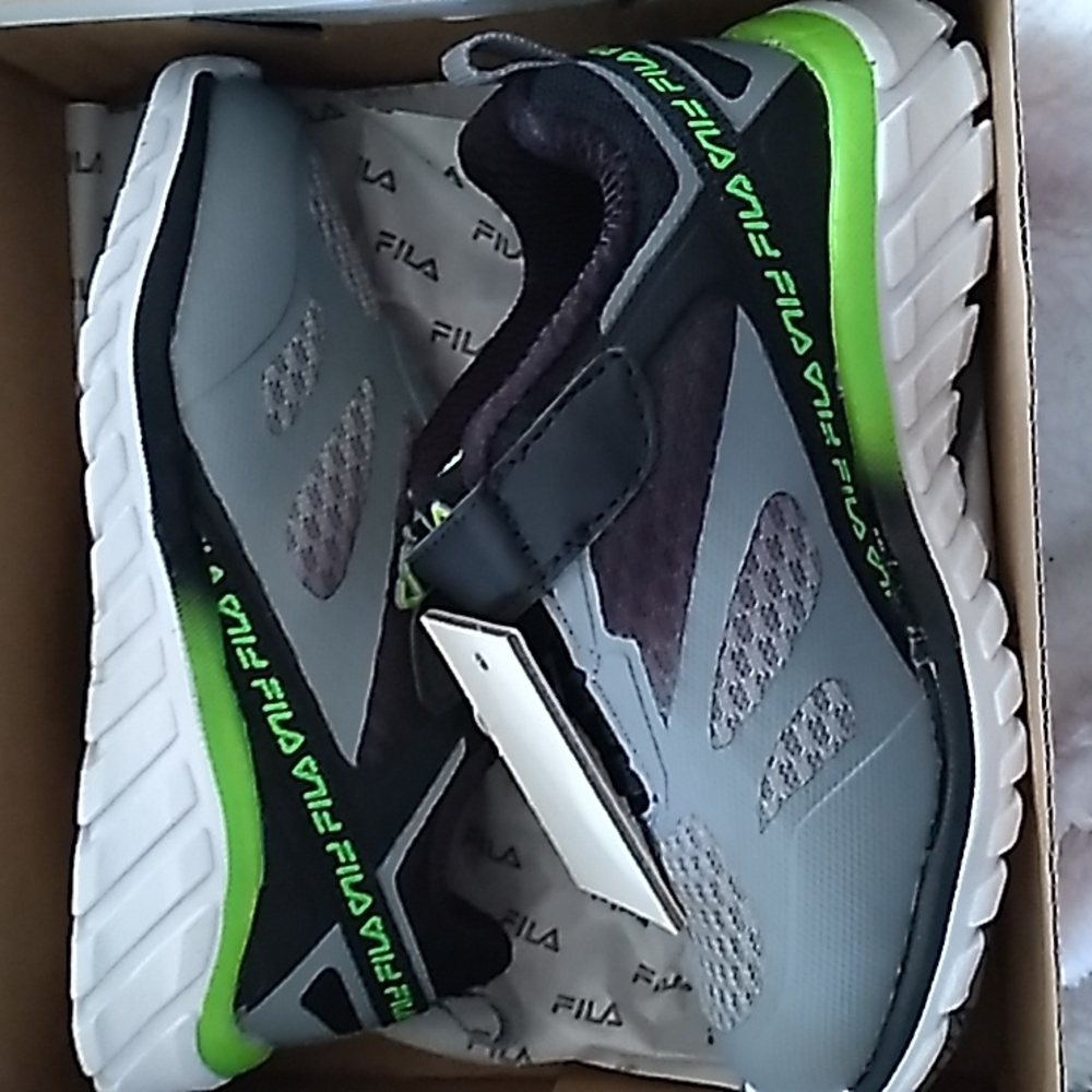 Toddler boy size 7 Fila shoes